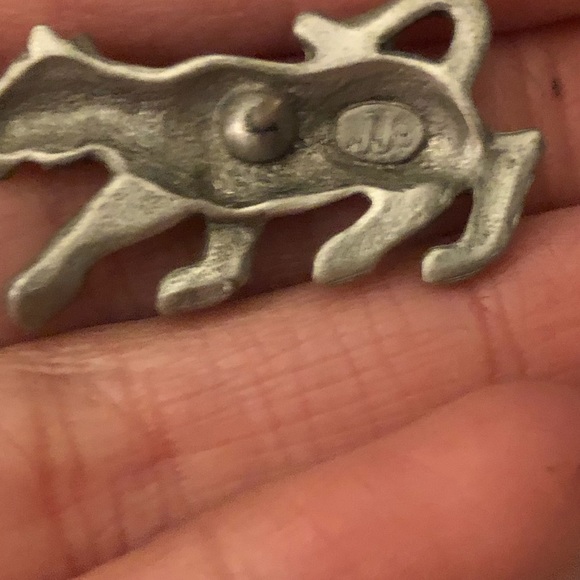 Vintage signed JJ tiger/lion pin - Picture 3 of 3